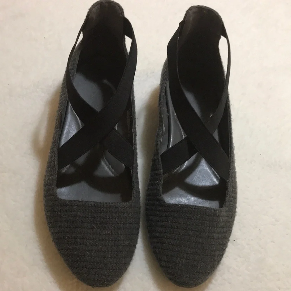 | EUC Aerosoles Gray Flat Shoes - 8.5